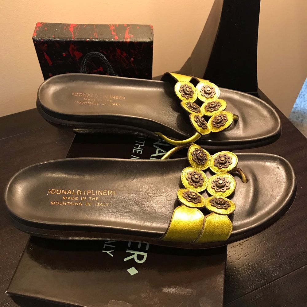 Donald Pliner Fifi Sandal Metallic Gold Size 10